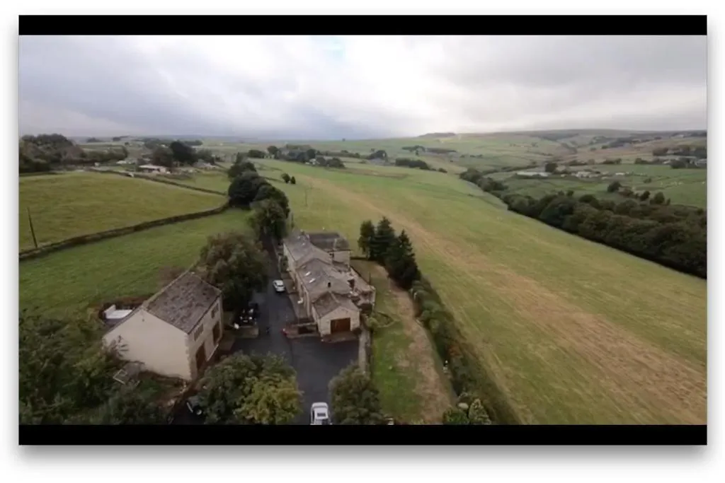 New Barn Conversion With Private Hot Tub Halifax 0*,  United Kingdom