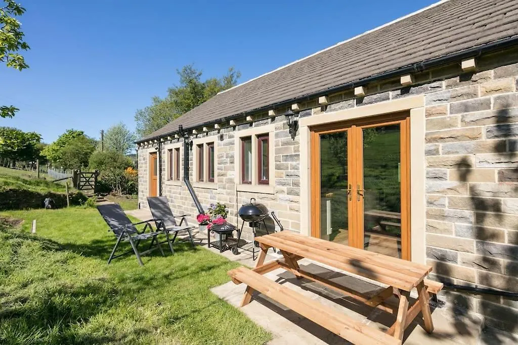 New Barn Conversion With Private Hot Tub Halifax Apartment