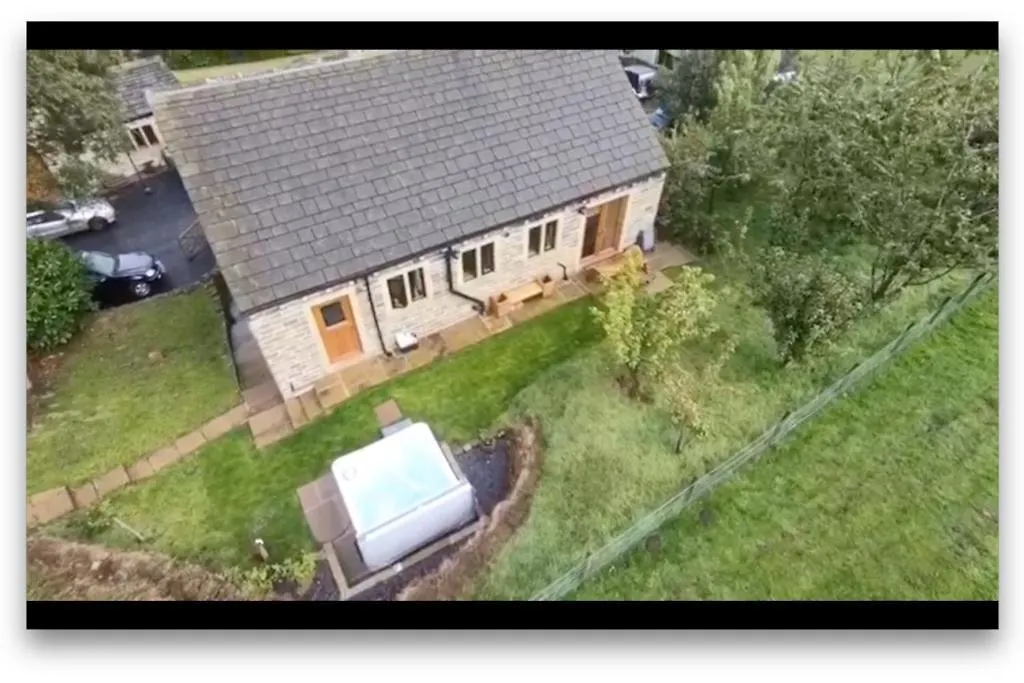 New Barn Conversion With Private Hot Tub Halifax