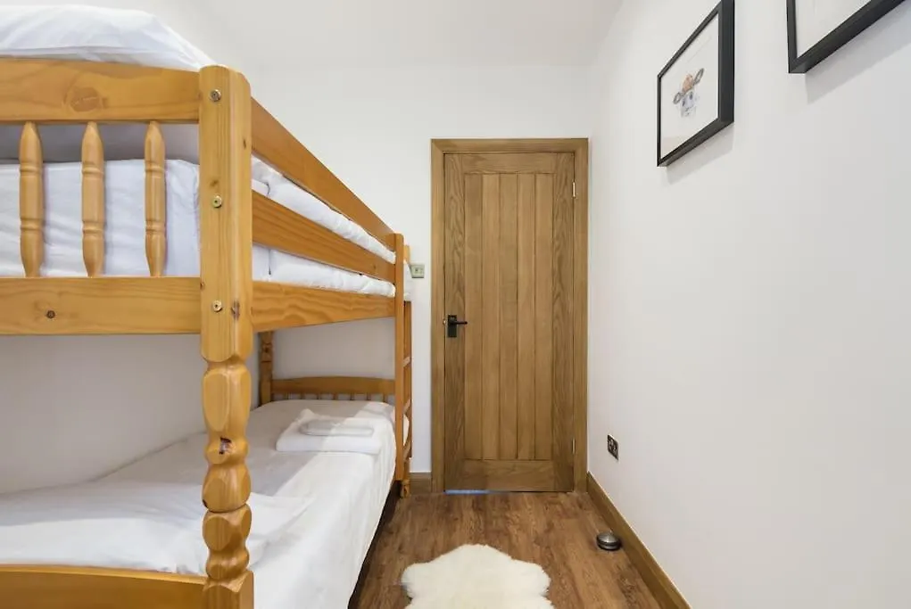 New Barn Conversion With Private Hot Tub Halifax Apartment